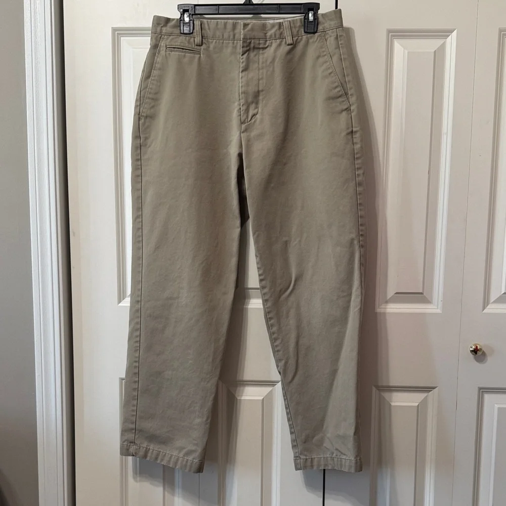 Dockers Men's Flat Front Relaxed Fit Khaki Chinos